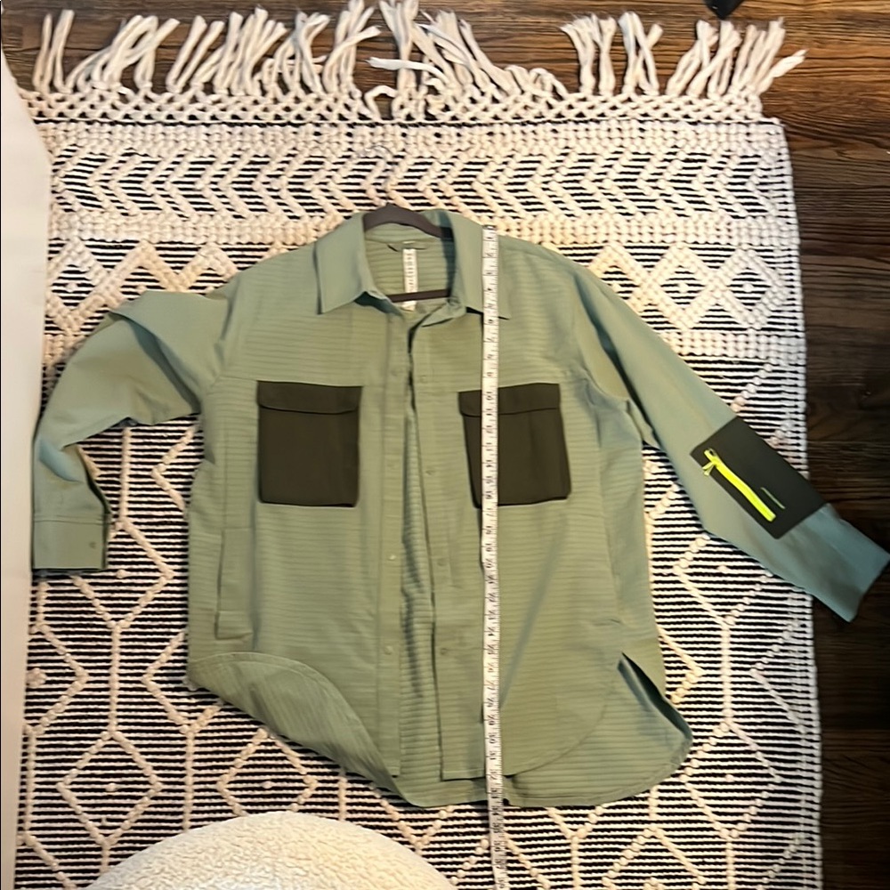 Lululemon Athletica Green and Black Lightweight Shirt Jacket